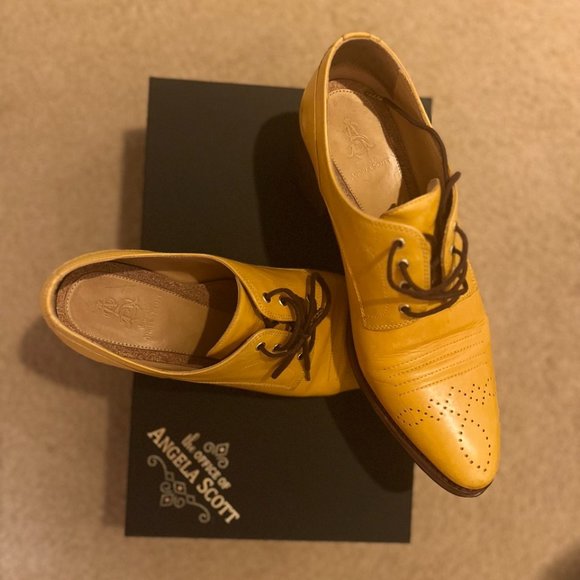 Miss Button Midheel - Picture 13 of 13